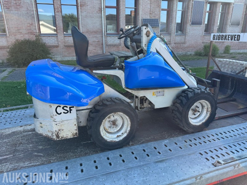2003 MULTI S20D KOMPAKTLASTER MED PALLEGAFFEL OG SILOGRIP - Skid steer loader: picture 4 2003 MULTI S20D KOMPAKTLASTER MED PALLEGAFFEL OG SILOGRIP - Skid steer loader: picture 4