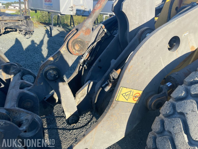 Wheel loader 2003 Volvo L90E: picture 18