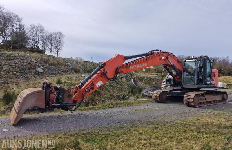 2009 Hitachi ZX225USLC-3 Beltegraver m/GPS/Rototilt med klype/Pusseskuffe, 12800 timer - Excavator: picture 2 2009 Hitachi ZX225USLC-3 Beltegraver m/GPS/Rototilt med klype/Pusseskuffe, 12800 timer - Excavator: picture 2