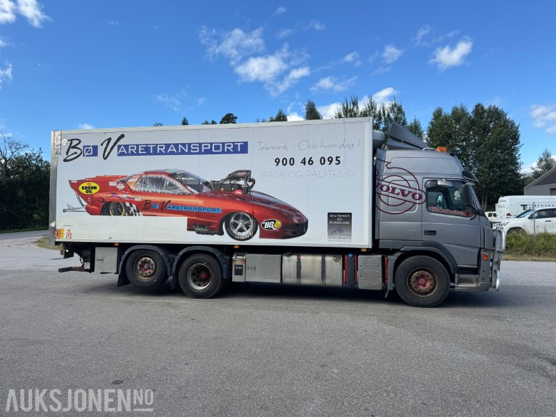 2009 Volvo FM440 - Skapbil - Lastebil med skap, full sideåpning, løftelem m/fjernkontroll - Box truck: picture 4 2009 Volvo FM440 - Skapbil - Lastebil med skap, full sideåpning, løftelem m/fjernkontroll - Box truck: picture 4