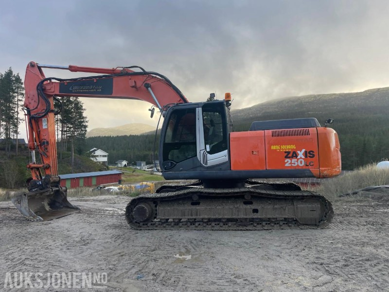 2010 Gravemaskin - Hitachi 250 LC - Excavator: picture 1 2010 Gravemaskin - Hitachi 250 LC - Excavator: picture 1
