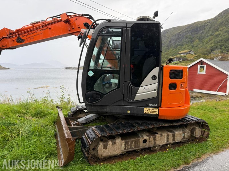 2018 Hitachi ZX85US-5A - Gravemaskin - Tiltrotator - Skjær - Pusseskuff - Lyspakke - Kort hekk - 6 909 timer - Excavator: picture 3 2018 Hitachi ZX85US-5A - Gravemaskin - Tiltrotator - Skjær - Pusseskuff - Lyspakke - Kort hekk - 6 909 timer - Excavator: picture 3