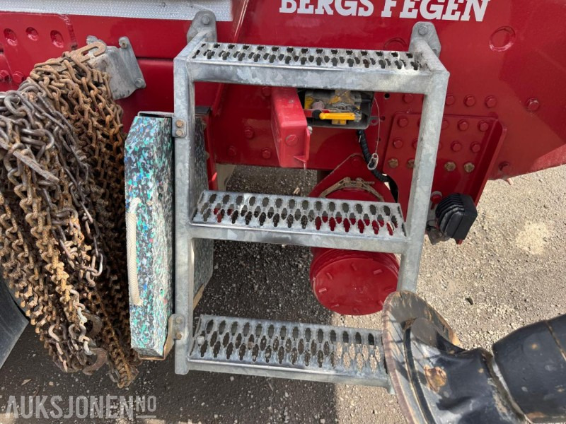 Log truck 2018 Volvo FH16 8X4 Euro6 komplett tømmerbil med kran og henger.: picture 13