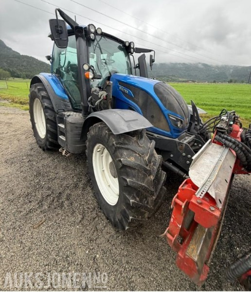 2020 Traktor - Valtra N174 med Ducker 700 klippepanne og frontlaster - Farm tractor: picture 1 2020 Traktor - Valtra N174 med Ducker 700 klippepanne og frontlaster - Farm tractor: picture 1