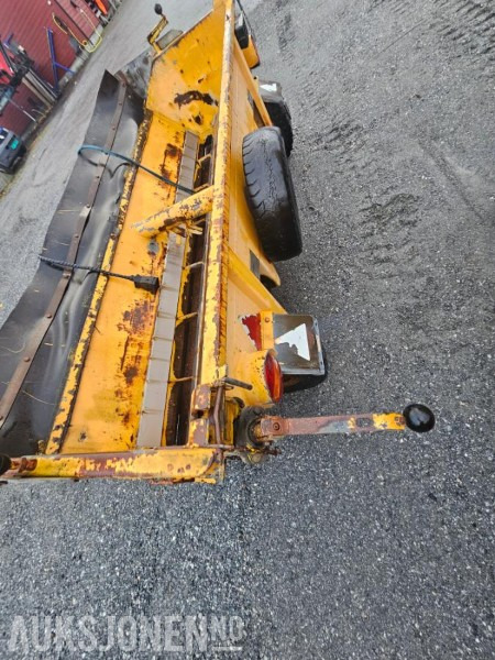 1991 Falköping Sandstrøer / Slepestrøer med hjul - Slepefeste - Type B10LU - 1 m3 - Agricultural machinery: picture 5 1991 Falköping Sandstrøer / Slepestrøer med hjul - Slepefeste - Type B10LU - 1 m3 - Agricultural machinery: picture 5