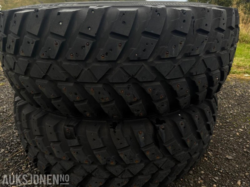 2010 Vinterhjulsett med pigg - 440/80R28 + 540/80R38 - Valtra/MF Nokian Tri 2 - Agricultural machinery: picture 2 2010 Vinterhjulsett med pigg - 440/80R28 + 540/80R38 - Valtra/MF Nokian Tri 2 - Agricultural machinery: picture 2