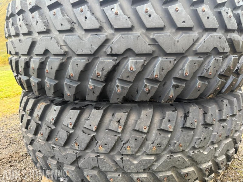 2010 Vinterhjulsett med pigg - 440/80R28 + 540/80R38 - Valtra/MF Nokian Tri 2 - Agricultural machinery: picture 1 2010 Vinterhjulsett med pigg - 440/80R28 + 540/80R38 - Valtra/MF Nokian Tri 2 - Agricultural machinery: picture 1