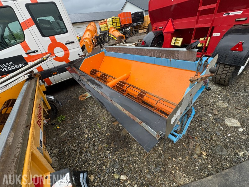 2011 Falköping LB 1000 BLU etterhengende spreder / strøer - Agricultural machinery: picture 2 2011 Falköping LB 1000 BLU etterhengende spreder / strøer - Agricultural machinery: picture 2