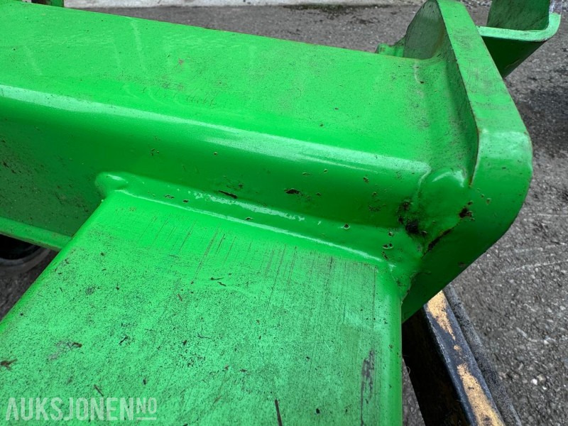 Lite brukt løftearm til Avant 630 - Agricultural machinery: picture 2 Lite brukt løftearm til Avant 630 - Agricultural machinery: picture 2