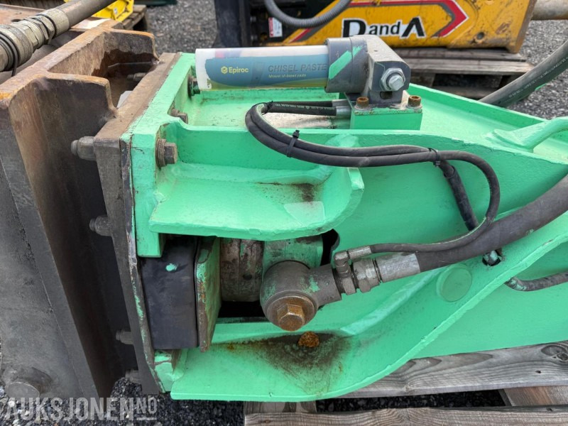 2002 Montabert pigghammer 900 m/S60 feste - Attachment for Construction machinery: picture 4 2002 Montabert pigghammer 900 m/S60 feste - Attachment for Construction machinery: picture 4