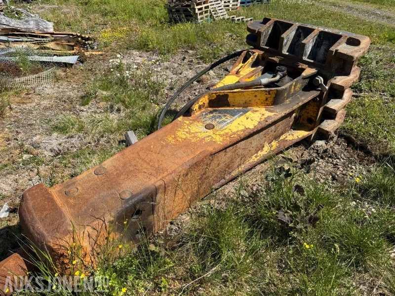 2004 Atlas Copco HB3000 pigghammer - Attachment for Construction machinery: picture 5 2004 Atlas Copco HB3000 pigghammer - Attachment for Construction machinery: picture 5