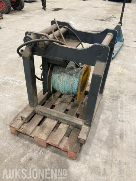 Hydraulisk vinsj til gravemaskin S60/70 feste - Attachment for Construction machinery: picture 2 Hydraulisk vinsj til gravemaskin S60/70 feste - Attachment for Construction machinery: picture 2