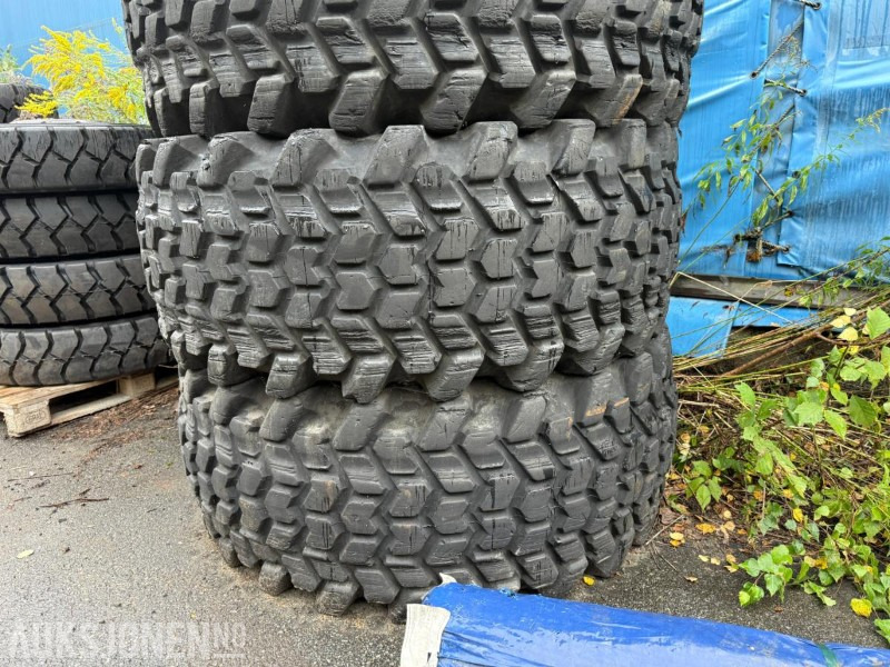 Dekk til Huddig 1260B rail. 2 stk dekk på felg og 2 stk løse dekk. - Backhoe loader: picture 4 Dekk til Huddig 1260B rail. 2 stk dekk på felg og 2 stk løse dekk. - Backhoe loader: picture 4