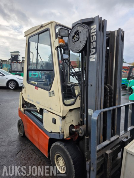 1998 Nissan Q02L25U truck 2,5 T - Material handling equipment: picture 3 1998 Nissan Q02L25U truck 2,5 T - Material handling equipment: picture 3