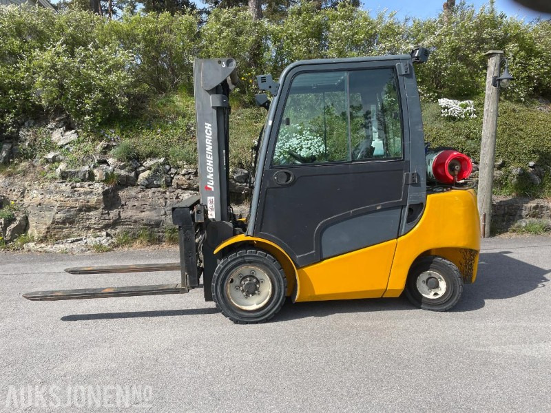 Material handling equipment 2008 Jungheinrich gaffeltruck 5000 mm løftehøyde, sideskift, spreder og teleskopgafler MVA FRI: picture 1