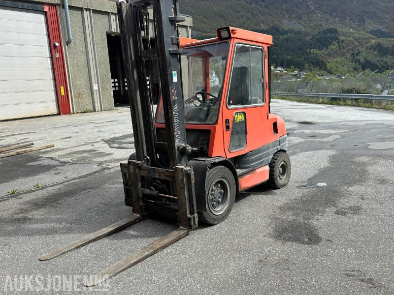 Toyota Gaffeltruck - Material handling equipment: picture 1 Toyota Gaffeltruck - Material handling equipment: picture 1