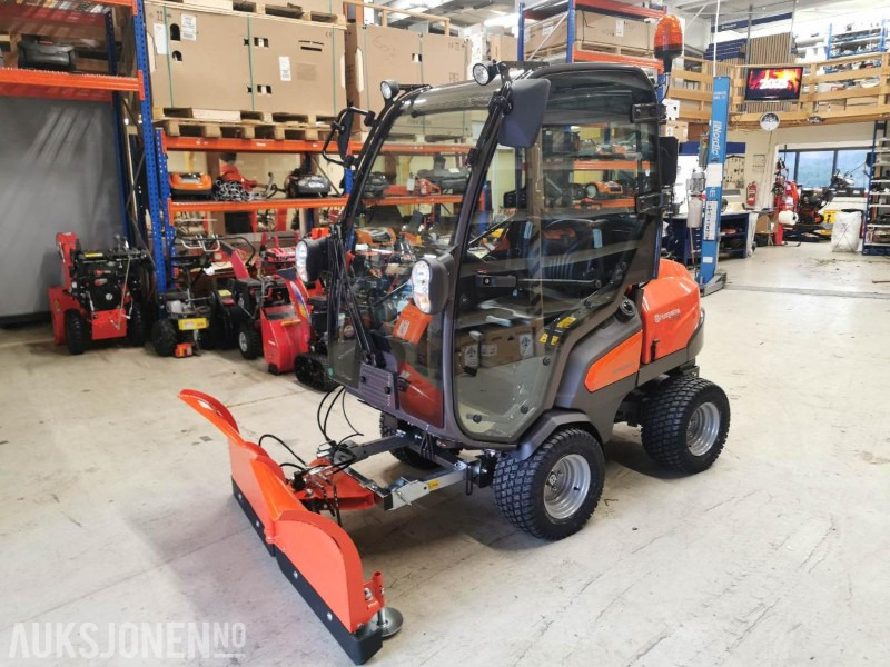 2024 Husqvarna Frontrider med hytte - Midjestyrt - P 525 DX - Inkl. Slagklipper, kosteaggregat og hydraulisk plog - Ubrukt / Utstillingsmodell - Municipal/ Special vehicle: picture 3 2024 Husqvarna Frontrider med hytte - Midjestyrt - P 525 DX - Inkl. Slagklipper, kosteaggregat og hydraulisk plog - Ubrukt / Utstillingsmodell - Municipal/ Special vehicle: picture 3