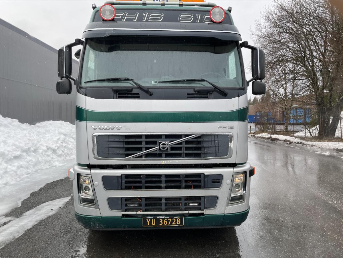 2005 Volvo FH16 6x4 Trekkvogn med Vang SHSL 1111TS maskinhenger - Tractor unit: picture 3 2005 Volvo FH16 6x4 Trekkvogn med Vang SHSL 1111TS maskinhenger - Tractor unit: picture 3