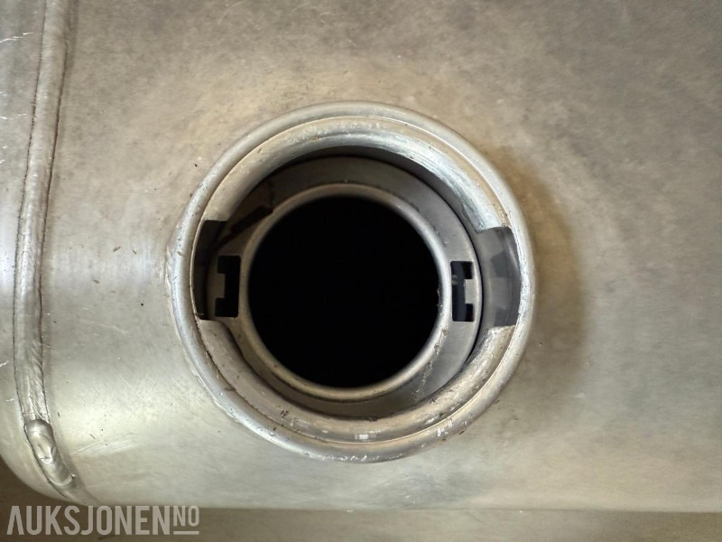 Truck 2023 Dieseltank 530 L 70x70x130 - Montert på Volvo FH 2023 D-Shaped: picture 8