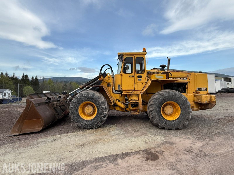 Volvo L120 Hjullaster - 4x4 - Gjerstad 2900L skuff - Nylig byttet dekk - Vekt montert - Wheel loader: picture 3 Volvo L120 Hjullaster - 4x4 - Gjerstad 2900L skuff - Nylig byttet dekk - Vekt montert - Wheel loader: picture 3