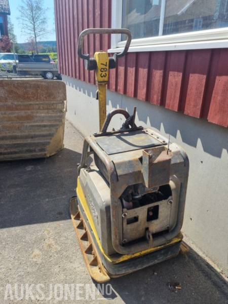 Wacker Neuson DPU 65/55 vibroplate - Roller: picture 3 Wacker Neuson DPU 65/55 vibroplate - Roller: picture 3