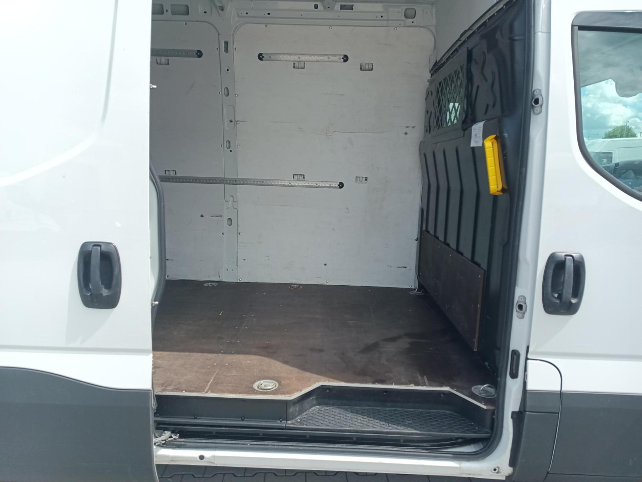 Panel van IVECO Daily 35S16V: picture 12