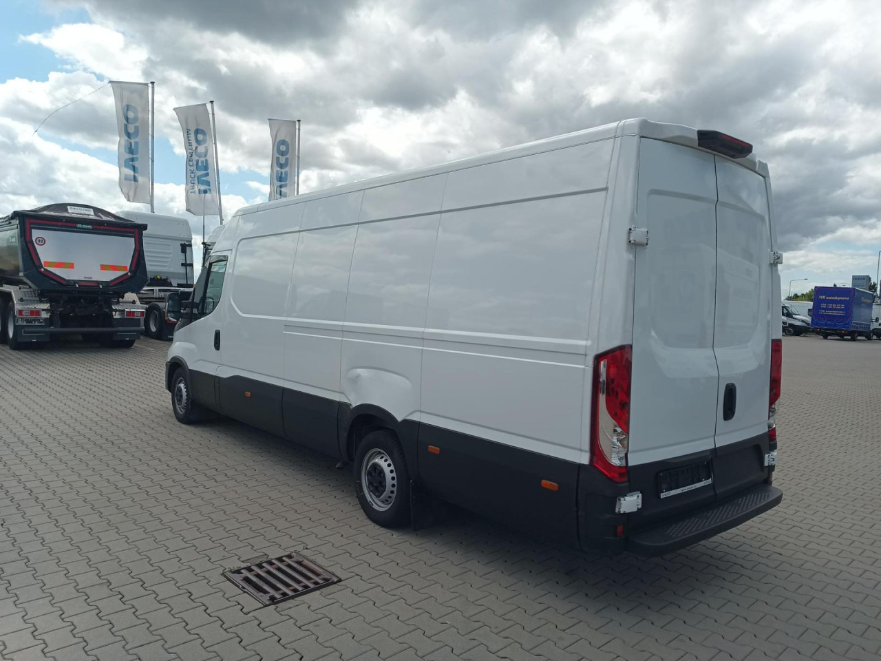 Panel van IVECO Daily 35S16V: picture 9