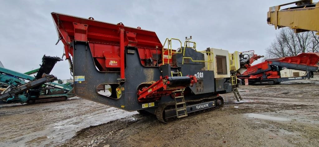Sandvik QJ 241 - Mobile crusher: picture 5 Sandvik QJ 241 - Mobile crusher: picture 5