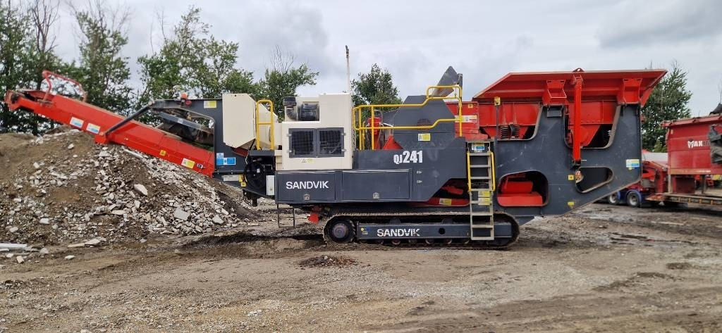 Sandvik QJ 241 - Mobile crusher: picture 3 Sandvik QJ 241 - Mobile crusher: picture 3