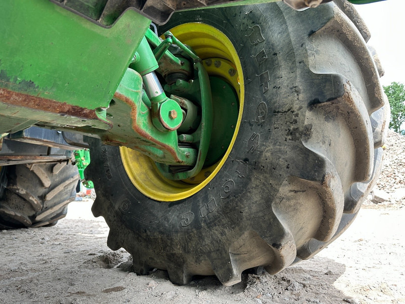 Farm tractor John Deere 8335R AutoPower: picture 13