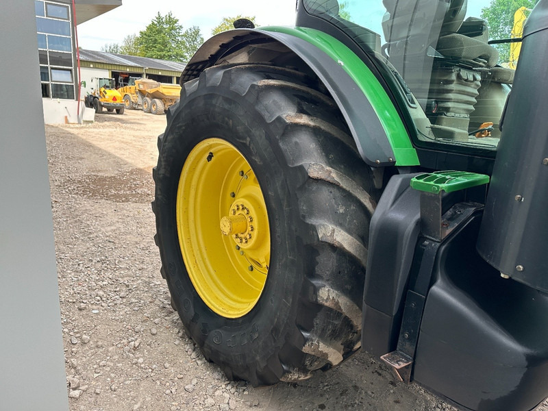 Farm tractor John Deere 8335R AutoPower: picture 11