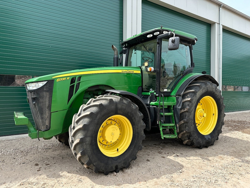 John Deere 8335R AutoPower - Farm tractor: picture 1 John Deere 8335R AutoPower - Farm tractor: picture 1