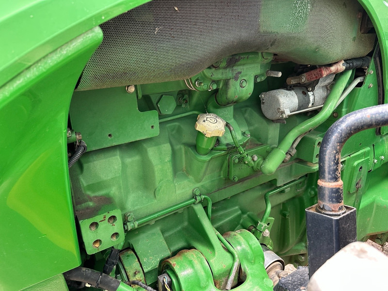 Farm tractor John Deere 8335R AutoPower: picture 18