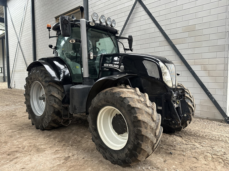 New Holland T7.260 - Farm tractor: picture 2 New Holland T7.260 - Farm tractor: picture 2