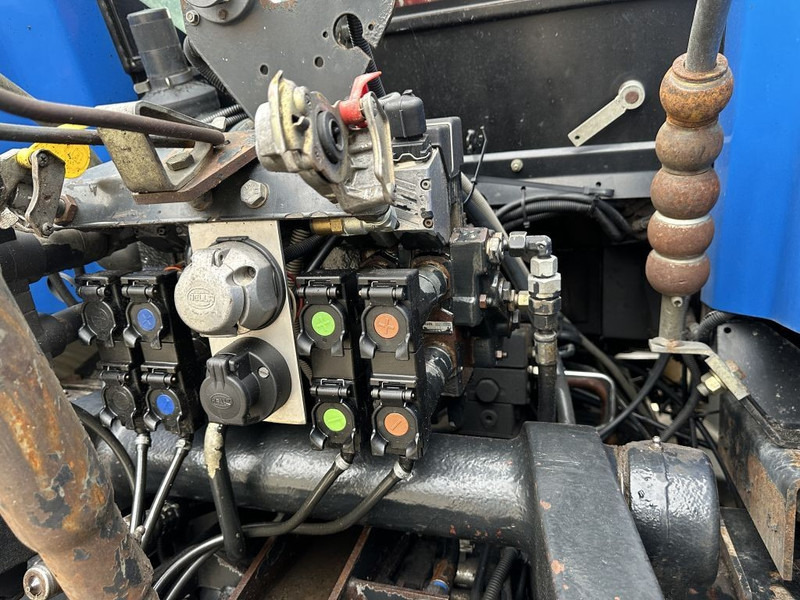 Farm tractor New Holland TVT 195 Dutch registration: picture 17