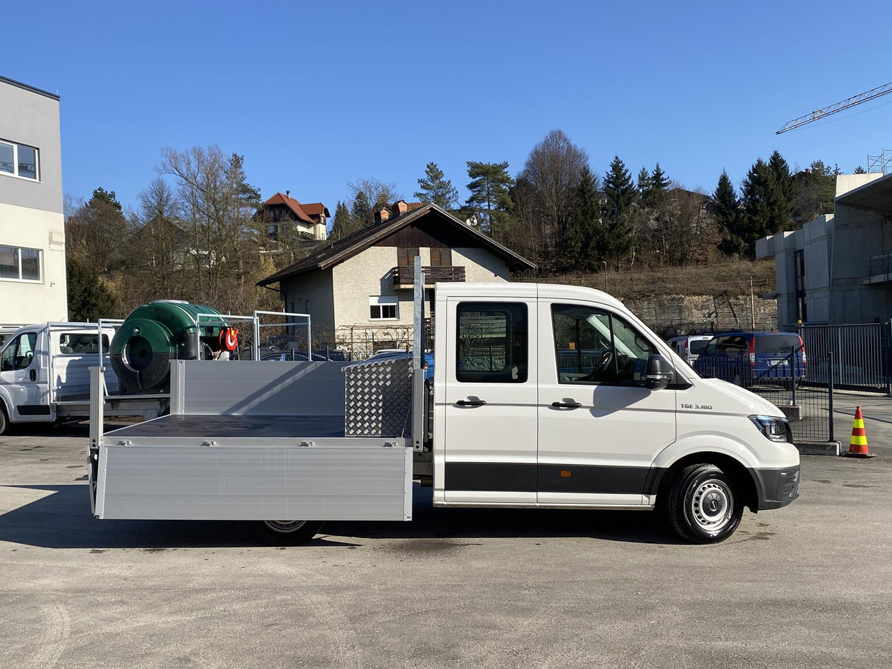 MAN TGE 3.180 DOKA 1+6 3640MM | OFFENE PRITSCHE + ALU KOFFER AUF DER PRITSCHE - Flatbed van: picture 3 MAN TGE 3.180 DOKA 1+6 3640MM | OFFENE PRITSCHE + ALU KOFFER AUF DER PRITSCHE - Flatbed van: picture 3