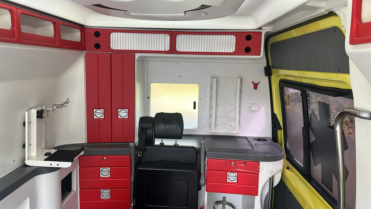 Mercedes Benz AMBULANCE Lot of 10 units Sprinter 313 CDI Automatic - Panel van: picture 4 Mercedes Benz AMBULANCE Lot of 10 units Sprinter 313 CDI Automatic - Panel van: picture 4