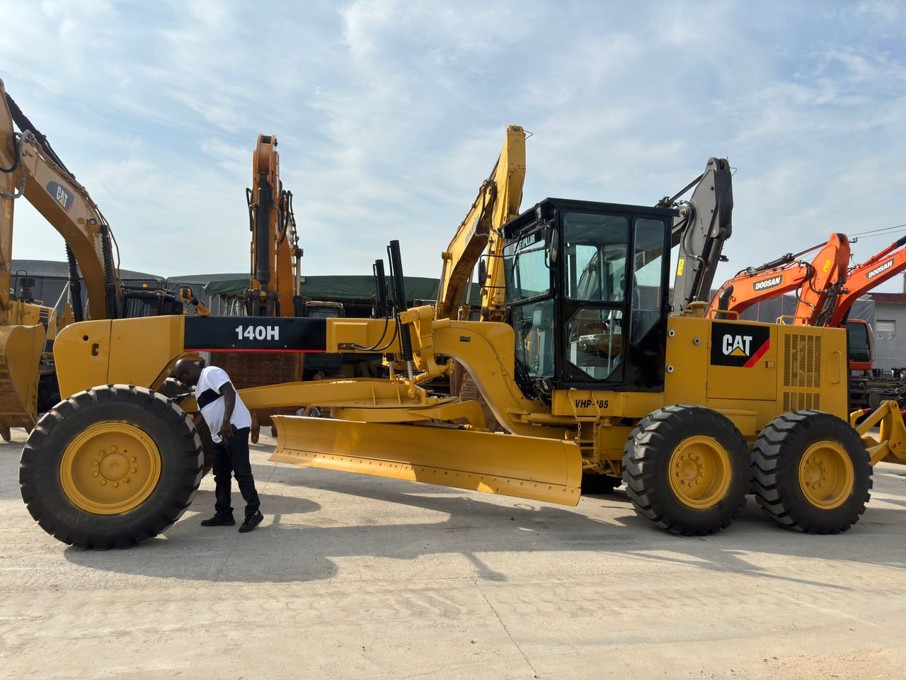 Caterpillar CAT 140 140H 140K Used Grader Secondhand Motor Grader in High Quality - Grader: picture 3 Caterpillar CAT 140 140H 140K Used Grader Secondhand Motor Grader in High Quality - Grader: picture 3