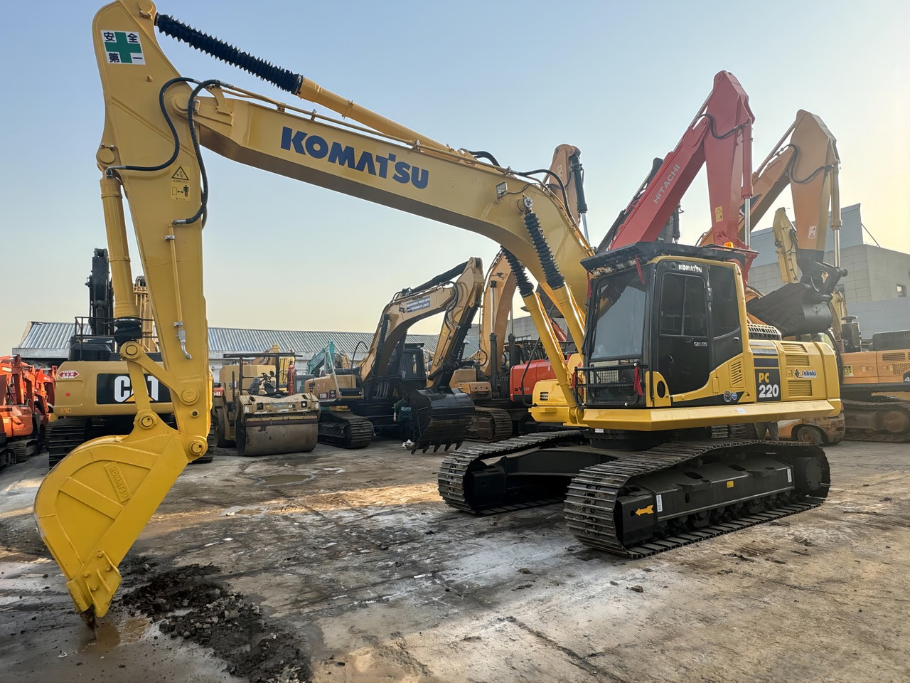 Komatsu PC220 PC210 PC200 Komatsu Crawler Hight Quality Used Excavator - Crawler excavator: picture 5 Komatsu PC220 PC210 PC200 Komatsu Crawler Hight Quality Used Excavator - Crawler excavator: picture 5