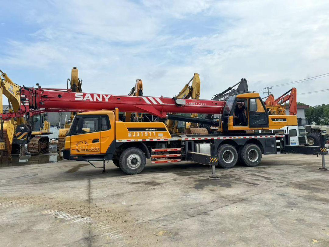 SANY STC250 25 Ton Truck Crane XCMG ZOOMLION TADANO KOBELCO 25T 50T 80T 100T 120T 200T 220T 240T 300T Crane for Sale - Mobile crane: picture 2 SANY STC250 25 Ton Truck Crane XCMG ZOOMLION TADANO KOBELCO 25T 50T 80T 100T 120T 200T 220T 240T 300T Crane for Sale - Mobile crane: picture 2