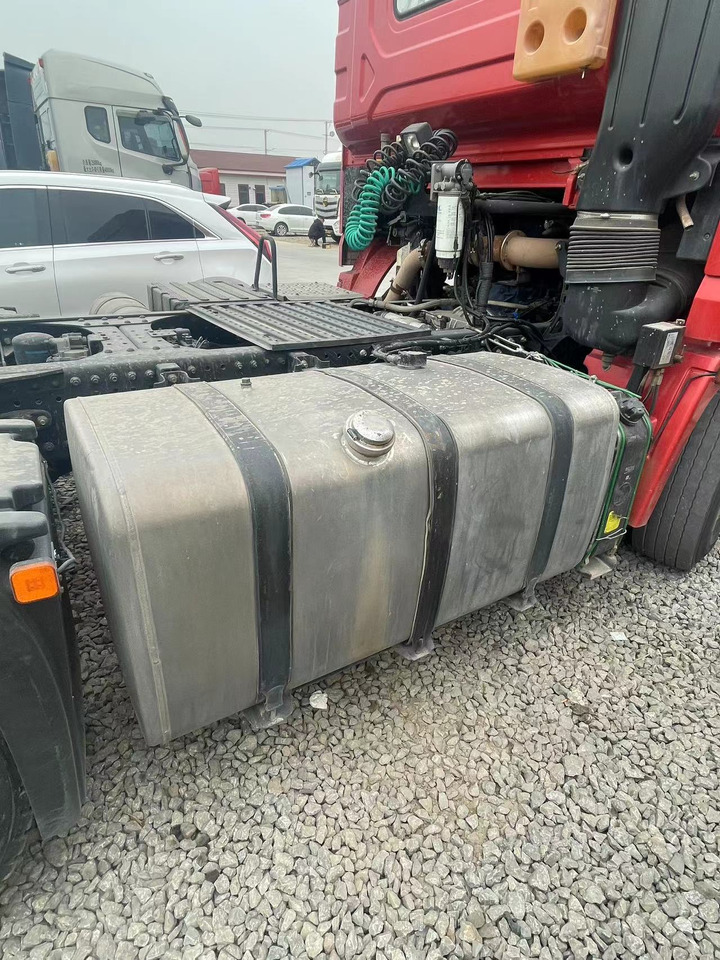 Tractor unit Shacman Right Hand X3000 X5000 (6*4) Semi Truck head Truck Head Tipper Head: picture 10