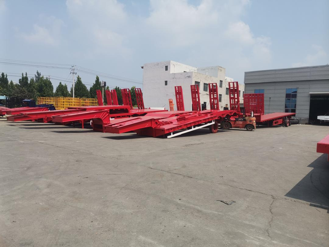 ZHICHENG Semni Flat Bed Low Bed Floater with 3 Axles 4 Axles New or Used 12M 13.75M In High Quality - Low loader semi-trailer: picture 3 ZHICHENG Semni Flat Bed Low Bed Floater with 3 Axles 4 Axles New or Used 12M 13.75M In High Quality - Low loader semi-trailer: picture 3