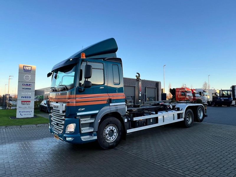 DAF CF85 6x2 containersysteem Only 350.000km / HIAB XR 26S Haakarmsyteem - Hook lift truck: picture 1 DAF CF85 6x2 containersysteem Only 350.000km / HIAB XR 26S Haakarmsyteem - Hook lift truck: picture 1
