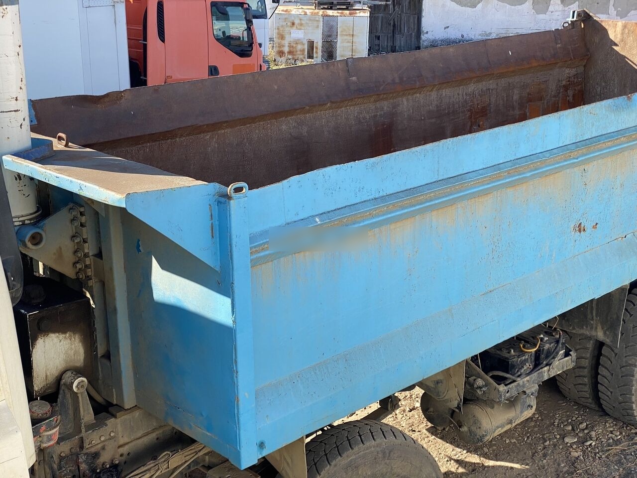 Hardox Bena basculabila cu semisasiu 7m : 8x4 - Tipper body: picture 3 Hardox Bena basculabila cu semisasiu 7m : 8x4 - Tipper body: picture 3