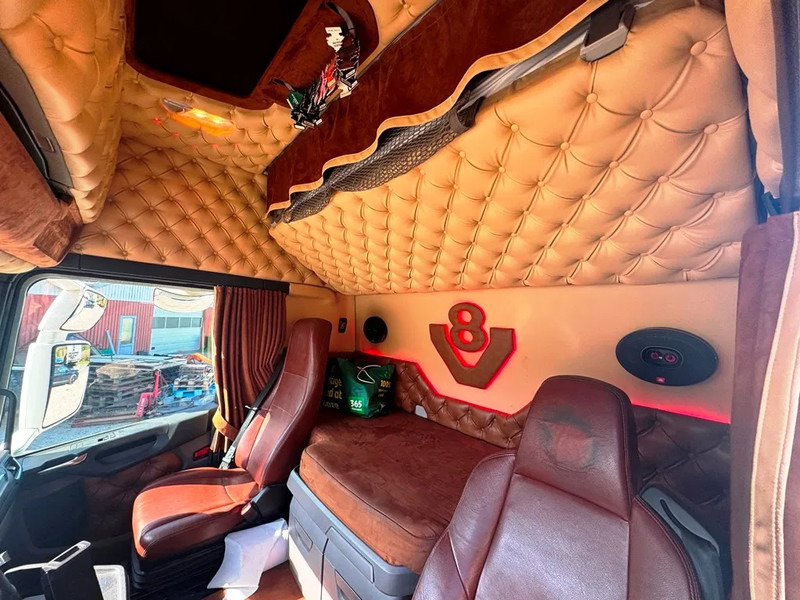 Scania R650 V8 NGS Special interior. Air / Air suspension. hydr. system. Opticruise / Retarder. - Tractor unit: picture 3 Scania R650 V8 NGS Special interior. Air / Air suspension. hydr. system. Opticruise / Retarder. - Tractor unit: picture 3