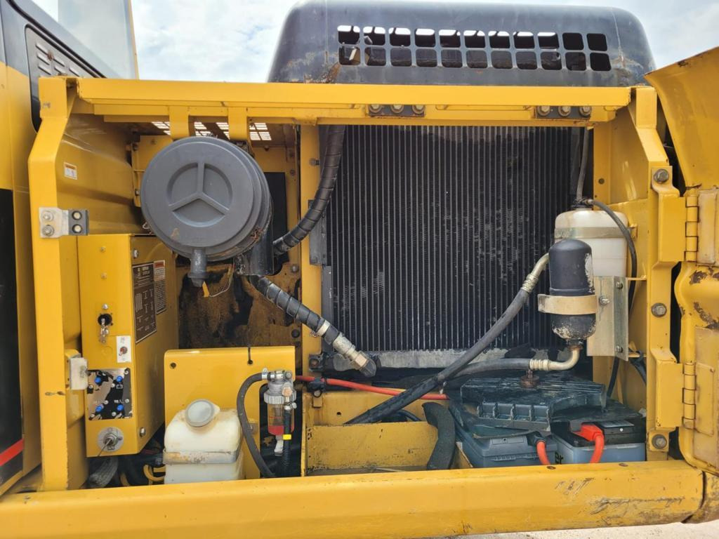 Crawler excavator Caterpillar 318BL: picture 17