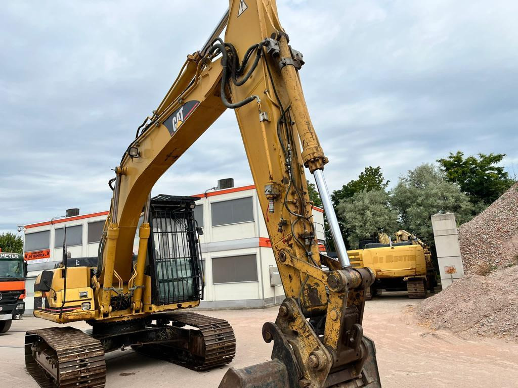 Crawler excavator Caterpillar 318BL: picture 7