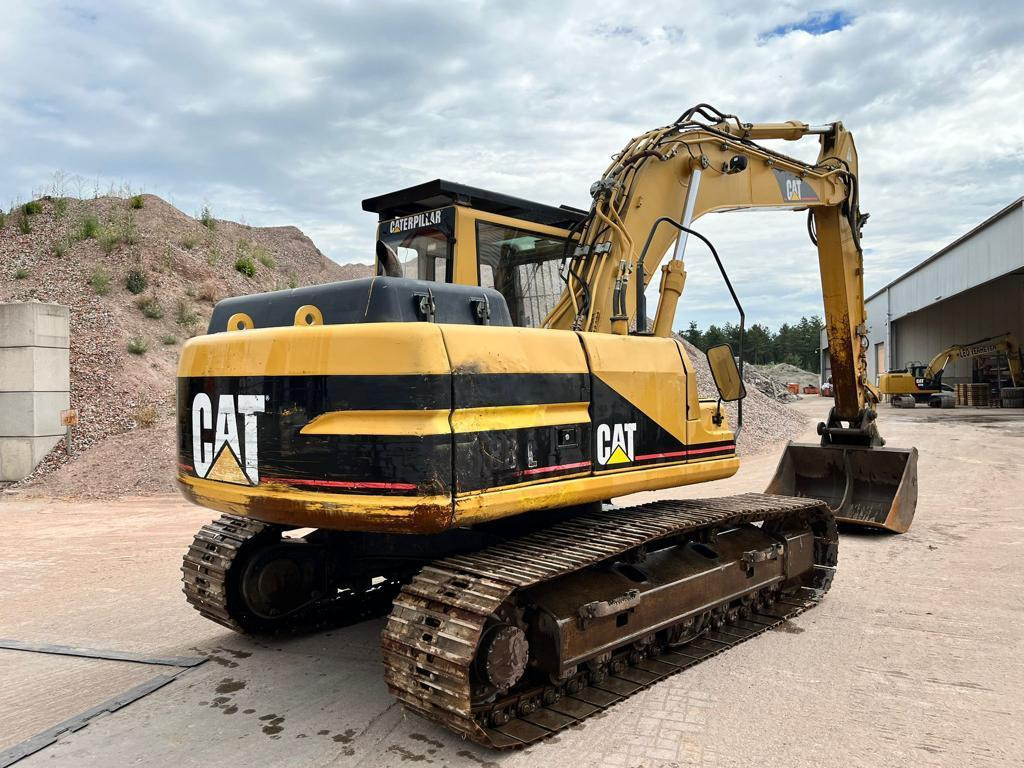 Crawler excavator Caterpillar 318BL: picture 12