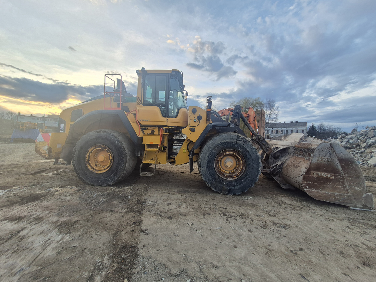 Wheel loader VOLVO L180H: picture 6