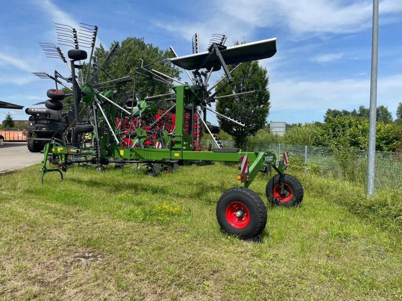 Fendt FORMER 1603 AKTION - Tedder/ Rake: picture 2 Fendt FORMER 1603 AKTION - Tedder/ Rake: picture 2